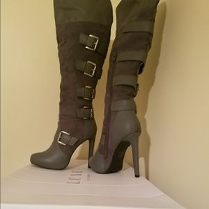 "NEW"Beautiful gray tall boots